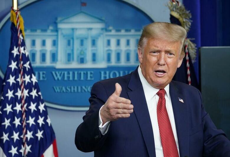 トランプ米大統領(写真)は、主要7カ国(G7)首脳会議(サミット)について、11月3日の大統領選後に開催する方向に傾いていると述べた。ホワイトハウスで撮影(2020年　ロイター/Kevin Lamarque)