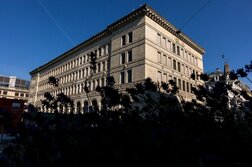 スイス経済、中東紛争で見通し不確実に　介入強化へ＝中銀議事要旨