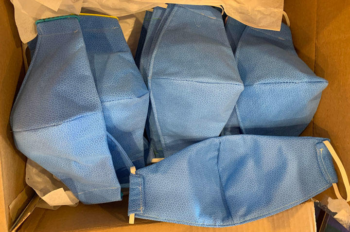 米ニュージャージー州で麻酔科医として働く弟から届いた「N99」マスクの写真　写真：筆者提供