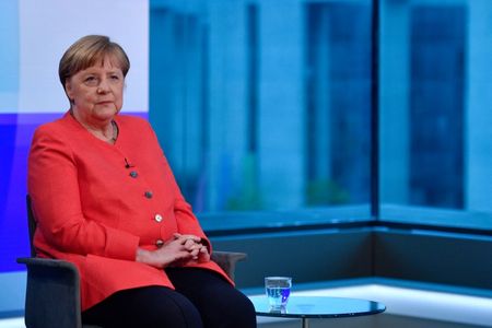 　６月８日、独メルケル政権の与党幹部で対米関係を統括するペーター・ベイヤーは、トランプ米大統領がドイツに駐留している米軍を減らすよう指示したとされる問題で、米政府を厳しく批判した。写真はメルケル首相。ベルリンで４日撮影（２０２０年　ロイター）
