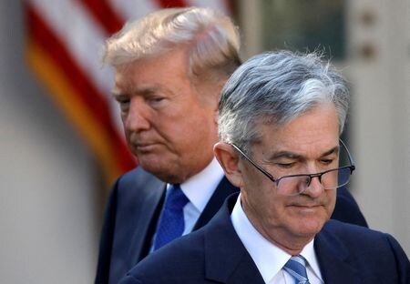 利下げを求めるトランプ米大統領は２０日、パウエル米連邦準備理事会（ＦＲＢ）議長の解任に再び言及した。写真は２０１７年１１月、ワシントンで撮影（２０２５年　ロイター/Carlos Barria）