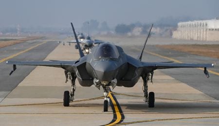 　韓国空軍は３日、１０月３１日から米空軍と実施している大規模な合同空中訓練「ビジラント・ストーム」について、米側と期間を延長することで合意したと明らかにした。韓国・群山の空軍基地で２日撮影。聯合ニュース提供（２０２２年　ロイター）