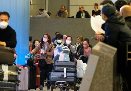 ロス米商務長官は３０日、中国で発生した新型コロナウイルスにより、企業はサプライチェーンの見直しを余儀なくされ、一部雇用が米国に回帰する可能性があると述べた。ロサンゼルスで２６日撮影（２０２０年　ロイター/RINGO CHIU）