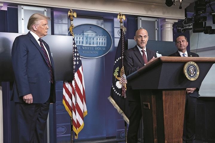 トランプは米食品医薬品局（FDA）長官にワクチンの承認を急がせてきたが　STEFANI REYNOLDSーBLOOMBERG／GETTY IMAGES 25 NEWSWEEK