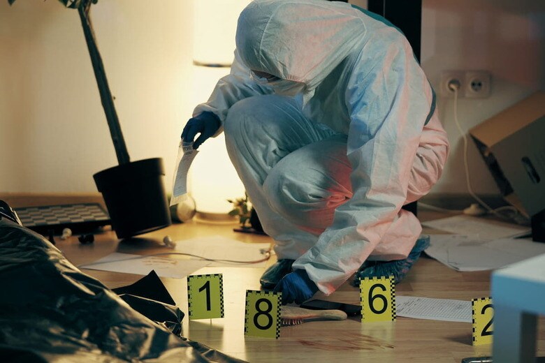 検視官は変死事案について遺体や現場を調べ、その死の事件性を判断する（写真はイメージです）　SynthEx-shutterstock