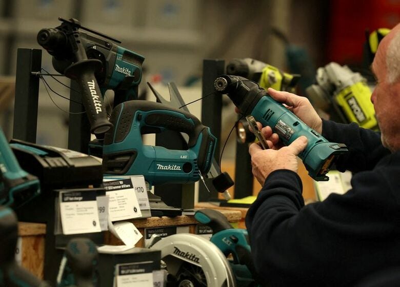 写真はマキタの電動工具の陳列。2024年6月、英マンチェスターで撮影。REUTERS/Phil Noble