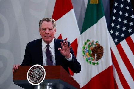 　１２月２０日、米通商代表部（ＵＳＴＲ）のライトハイザー代表は、米中貿易協議の「第１段階」合意と米国・カナダ・メキシコ協定（ＵＳＭＣＡ）の修正合意を１２月第２週にまとめ上げたことで、平和で静かなクリスマス休暇を過ごせると楽しみにしていただろう。写真はメキシコ市で１０日撮影（２０１９年　ロイター/Carlos Jasso）