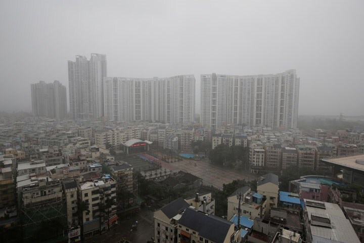 嵐に備える中国の産業集積地、深セン　Jason Lee-REUTERS