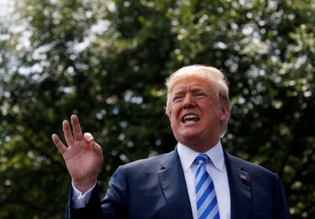 トランプ米大統領は２２日、欧州連合（ＥＵ）内で組み立てられた全ての自動車に対し２０％の関税を課すと警告した。　REUTERS