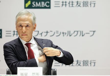　４月３日、  三井住友銀行の福留朗裕頭取はロイターとのインタビューで、米国での事業戦略について「緩めることはない」とし、米銀破綻などで信用不安が起きたものの、米証券との連携を含めた事業強化に変更はないと明言した。写真は昨年１２月、都内で記者会見する福留氏（当時は専務）（２０２３年　時事通信）