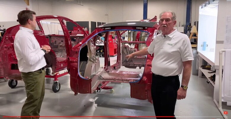 テスラはモデルYでさらに一段上の「ギガキャスティング」によるフレーム製造を行っている。Munro Live / YouTube