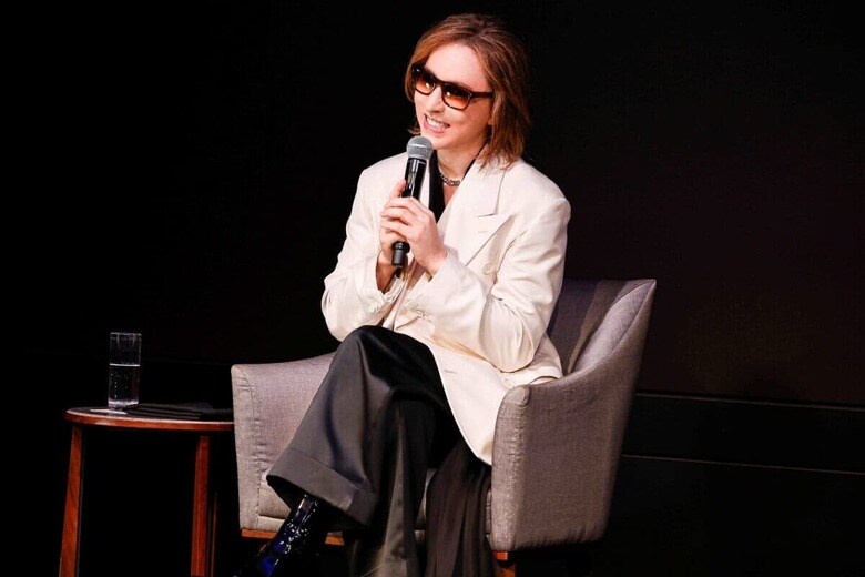 都内でディナーショーついての会見に登壇したYOSHIKI（5月17日）