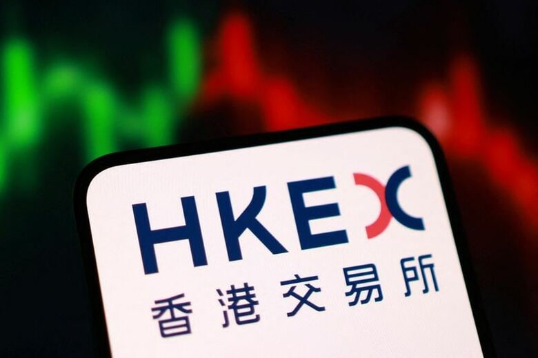 香港取引所（ＨＫＥＸ）のロゴ REUTERS/Dado Ruvic/Illustration