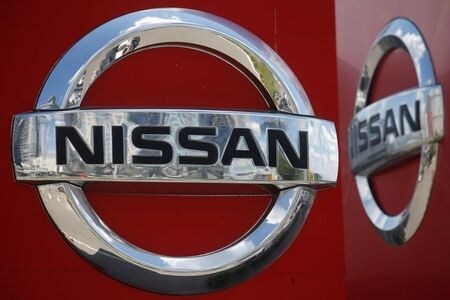 　５月１１日、日産自動車は、２０２２年３月期（今期）の連結純損益が６００億円の赤字になる見通しと発表した。写真は同社のロゴ。キエフで昨年６月撮影（２０２１年　ロイター／Valentyn Ogirenko）