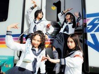 新しい学校のリーダーズ、世界デビューした「セーラー服4人組」人気の秘訣！
