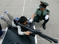 イスラエルもびっくり、ハマスの武器庫に中国製の武器が