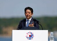 安倍首相が消費増税の2年半延期を政府・与党幹部に指示