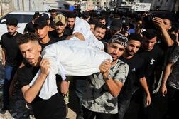 イスラエルがガザ空爆、18人死亡　攻撃停止の合意ないと閣僚