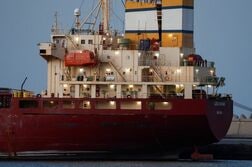 イラン、米船舶含む商船のホルムズ通航容認を確認　軍艦は除外