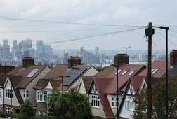 英住宅価格、8月は2023年11月以来初めて前年比で下落＝ロイズ