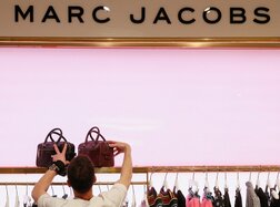 ＬＶＭＨ、マーク・ジェイコブス売却　ＷＨＰなどが買収資金8.5億ドル調達