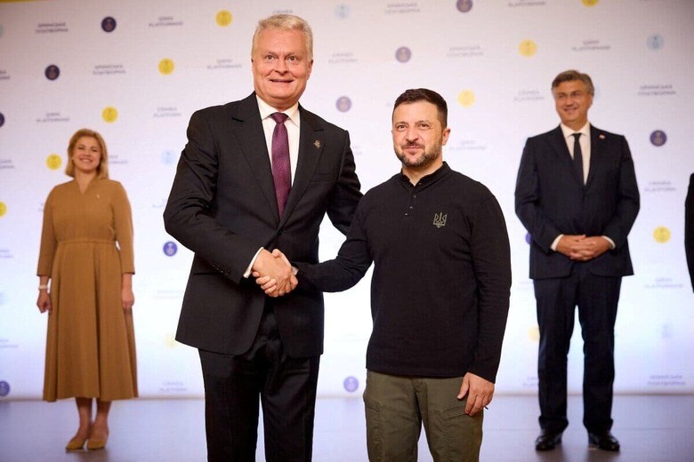 ウクライナのゼレンスキー大統領と会談したリトアニアのナウセダ大統領（キーウ、9月11日）　Ukrainian Presidential Press Service/Handout via REUTERS