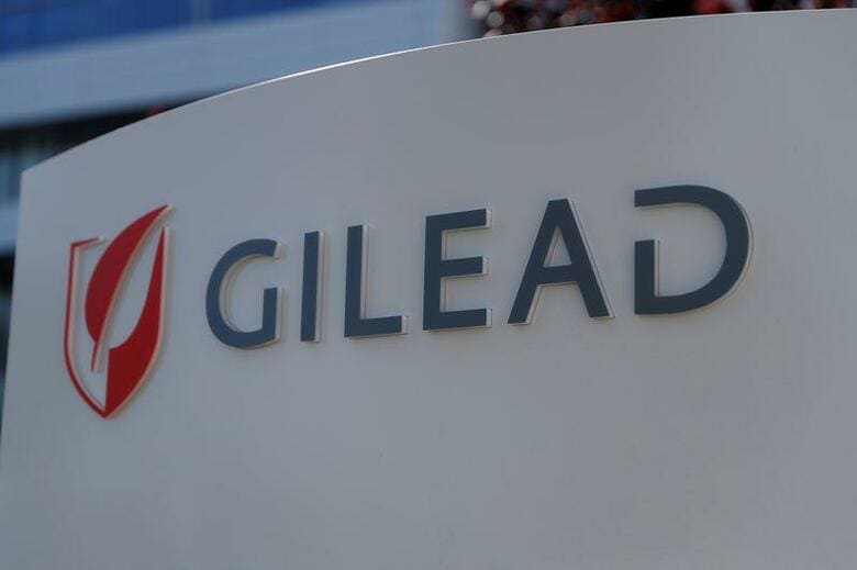 米製薬大手ギリアド・サイエンシズは、新型コロナウイルス感染症の治療薬として期待されている同社の抗ウイルス薬「レムデシビル」について、2件の後期臨床試験を開始したと明らかにした。写真はギリアドのロゴ。米カリフォルニア州フォスターシティで2018年5月撮影（2020年　ロイター/Stephen Lam）