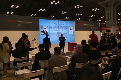 シンポジウム会場で目立つのは中国メディアと関係者の姿ばかり