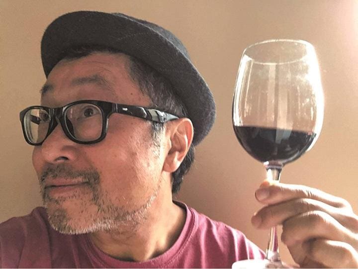 赤ワインはやめても、めがねは不変　SENRI OE