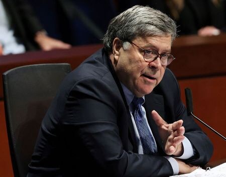 バー米司法長官は２８日、下院司法委員会の公聴会で、トランプ大統領の再選に向け職権を乱用したとの疑いを否定した。代表撮影（２０２０年　ロイター）