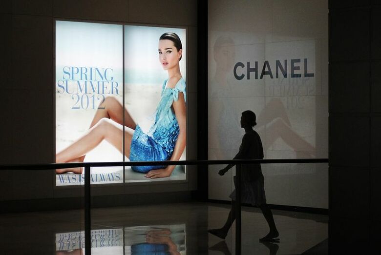 シドニーのショッピングモール。2012年10月4日撮影　 REUTERS/Daniel Munoz