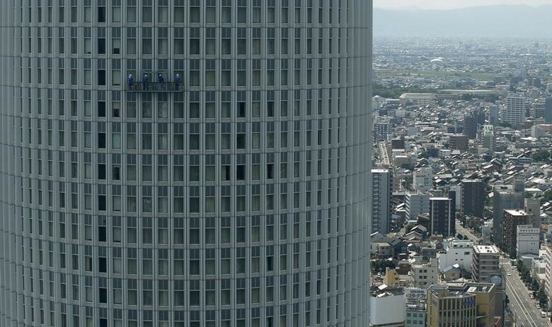 １１月７日、政府は、時間外労働時間の規制があいまいな現行の労働基準法を改正し、２０１７年中に改正法案を国会に提出する方向だ。２０１３年７月撮影（２０１６年　ロイター/Toru Hanai）