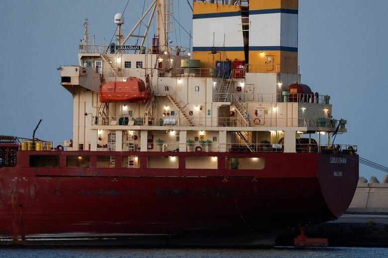 ホルムズ海峡周辺に停泊するタンカー。（2026年3月9日、オマーンのマスカットにて）。REUTERS/Benoit Tessier