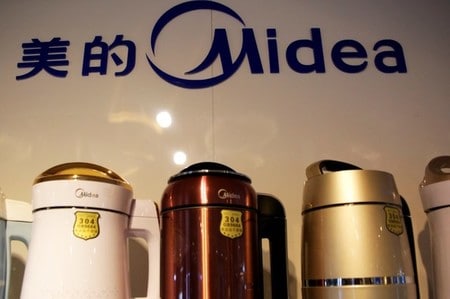 　７月５日、中国は、同国家電大手の美的集団 がドイツ産業用ロボット大手、クーカの過半数株式を取得する見通しとなったことを受け、中国企業の海外での買収活動について諸外国が「客観的かつ公平に」対応するように求めた。写真は北京で５月撮影（２０１６年　ロイター／Kim Kyung-Hoon）