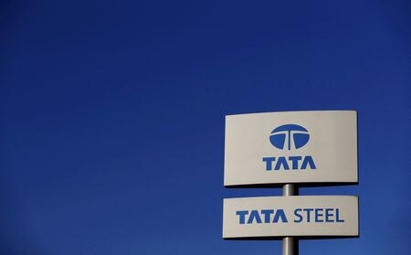 ６月２１日　インドの鉄鋼大手タタ・スチールは５月後半にロシアから約７万５０００トンの石炭を輸入した。写真はタタ・スチールのロゴ。２０１６年３月、英ロザラム近郊で撮影。（２０２２年　ロイター／Phil Noble）