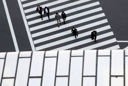 　８月１７日、日本の４─６月実質国内総生産（ＧＤＰ）は年率２７．８％のマイナスとなった。新型コロナウイルスの感染拡大が直撃したためで、事実上、戦後最悪の落ち込み込みとなった。写真は２０１６年２月、東京で撮影（２０２０年　ロイター/Thomas Peter）