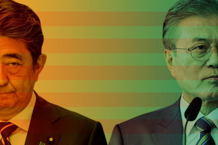 両者の見つめる先が国内世論だけでは問題は解決しない　TT NEWS AGENCYーREUTERS (MOON), TOMOHIRO OHSUMIーPOOLーREUTERS (ABE), PHOTO ILLUSTRATION BY YUKAKO NUMAZAWAーNEWSWEEK JAPAN