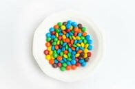 世界的人気チョコから「あの2色」が消える！ 健康志向へ転換