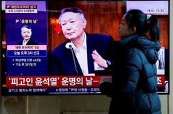 韓国前大統領に懲役2年、世論調査の無償提供巡り政治資金法違反