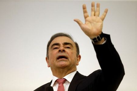 日産自動車の前会長、カルロス・ゴーン被告（写真）の逃亡を手助けした米国人容疑者に対し、ゴーン被告の息子が約５０万ドルを暗号資産（仮想通貨）で支払っていたと、米検察が裁判文書で明らかにした。ベイルートで１月撮影（２０２０年　ロイター/MOHAMED AZAKIR）