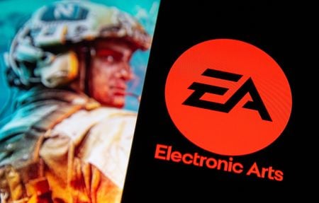 　９月２６日、米大手ゲームソフトウエア企業エレクトロニック・アーツ（ＥＡ）を投資家グループが約５００億ドルで買収し、非公開化する協議が進んでいると、事情に詳しい複数の関係者が明らかにした。写真はＥＡのロゴと同社のゲームキャラクターのイメージ。２０２１年９月撮影（２０２５年　ロイター/Dado Ruvic）