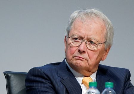 　ドイツの自動車大手フォルクスワーゲン（ＶＷ）の共同オーナーであるヴォルフガング・ポルシェ監査役（写真）は今月１０日の年次株主総会で再選を目指す方針を示した。２０１８年５月撮影（２０２３年　ロイター／Axel Schmidt）