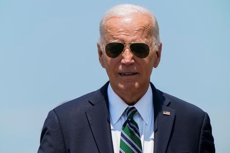 バイデン米大統領は１３日、パレスチナ自治区ガザでの停戦合意が成立すれば、イランはイスラエルに対する報復攻撃を見送る可能性があるとの見方を示した。ルイ・アームストロング・ニューオーリンズ国際空港で１３日撮影（２０２４年　ロイター/Elizabeth Frantz）