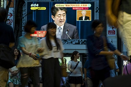 戦後70年談話の国内での評価は悪くなかったが　Thomas Peter - REUTERS