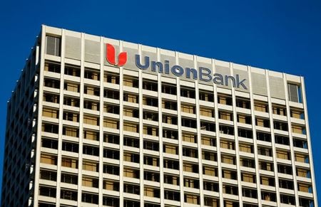 ブルームバーグは１７日、事情に詳しい複数の関係者の話として、三菱ＵＦＪフィナンシャル・グループ（ＭＵＦＧ）が米銀行部門の売却を検討している、と報じた。写真はユニオンバンク、米カリフォルニア州、２０１４年１０月撮影（２０２１年　ロイター／Mike Blake）