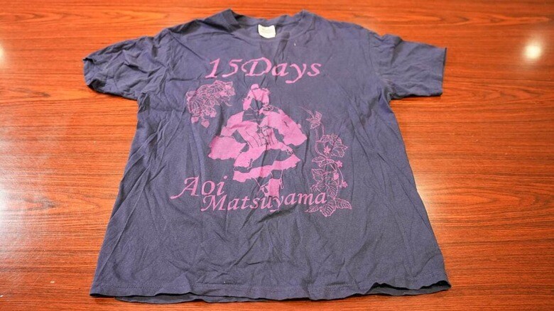 初めてのグッズTシャツは1枚1枚手摺りで作った　（写真：松山あおいさん提供）