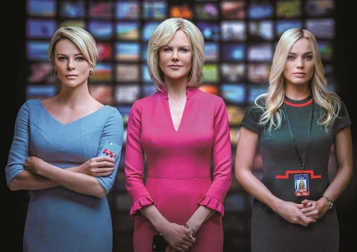 （左から）ケリー、カールソン、ケイラの3人は上司のセクハラに立ち上がるが　©LIONS GATE ENTERTAINMENT INC.