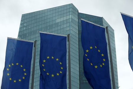 欧州中央銀行（ＥＣＢ）理事会メンバーのクノット・オランダ中銀総裁は２３日、ＥＣＢは５月理事会で追加利上げを行う必要があるかも知れないと述べた。このところの市場混乱を受けても、金融引き締めを継続する姿勢を示した。２０１７年１２月撮影（２０２３年　ロイター/Ralph Orlowski）
