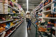 トランプ関税はアメリカの世帯平均所得を年60万円削りかねない――米イエール大学