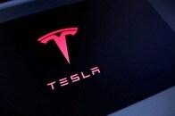 イーロン・マスク氏「巨大チップ工場が必要」...インテルと提携示唆、テスラ最新チップ生産に向けて